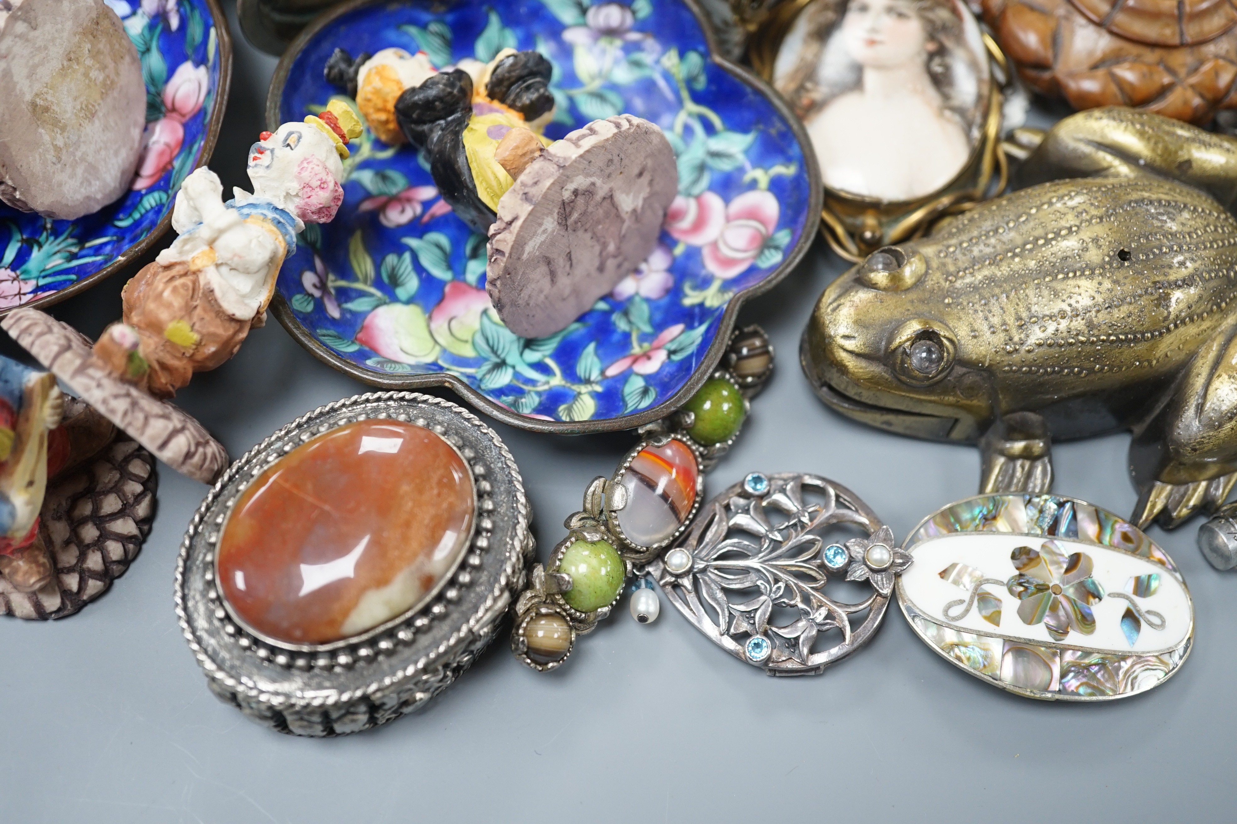 A box of small collectables including a netsuke, Canton enamelled dishes, a horn model of a crocodile, 22.5 cm long etc.